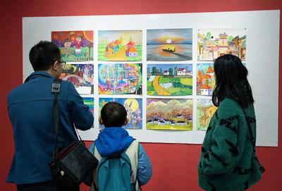 远安--武汉青少年交流画展在武汉红巷美术馆举办
